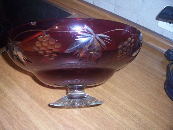 Большая рубиновая ваза с орнаментом для фруктов в Москве фото 4