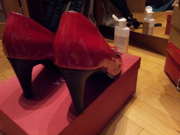 Красные лакированные туфли Эскада ESCADA на 5 см каблуке 37р в Москве фото 9