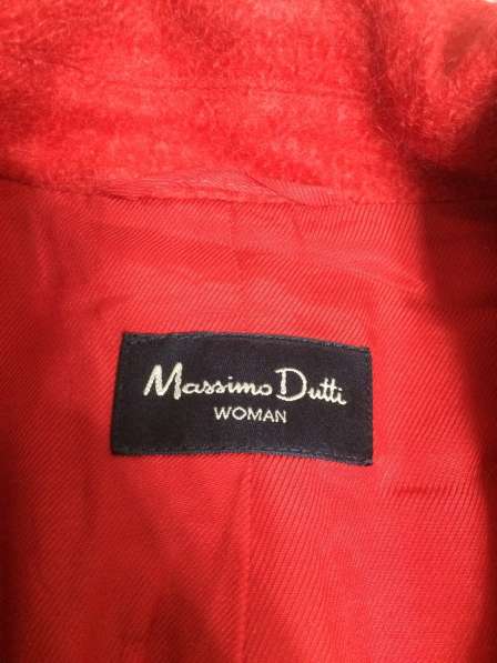 Продам пальто красного цвета от бренда Massimo Dutti в 