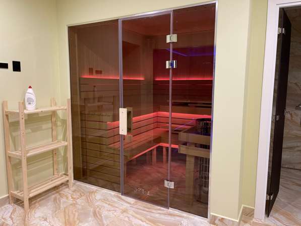 Стеклянные душевые перегородки в Москве фото 10