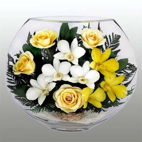 Розы кремовые и желтые в вазах из стекла в Москве фото 8