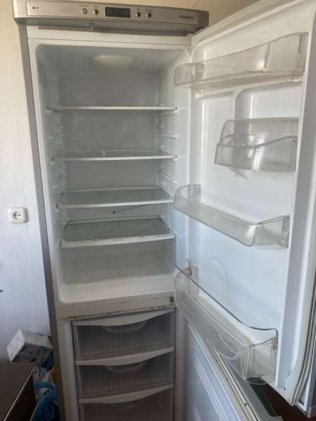 Холодильник SAMSUNG RL28