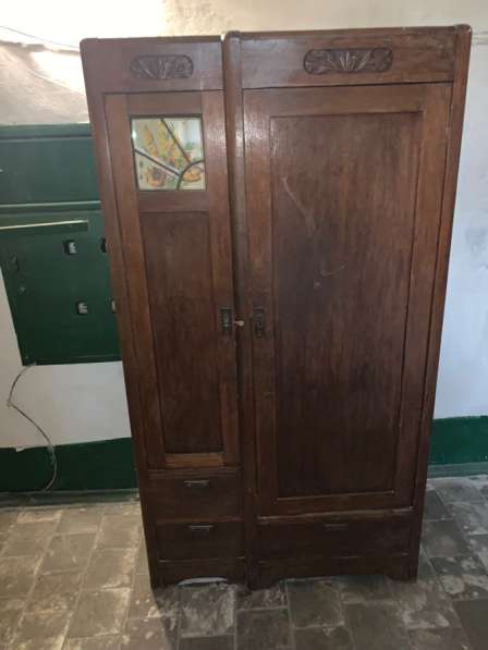 Продам старинный шкаф