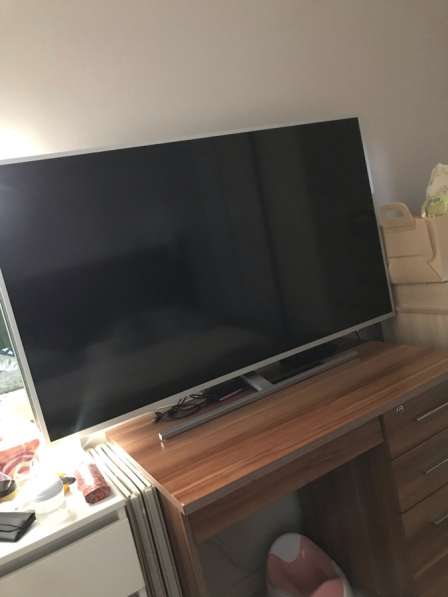 Телевизор Phillips с подсветкой Ambilight в Красноярске фото 3