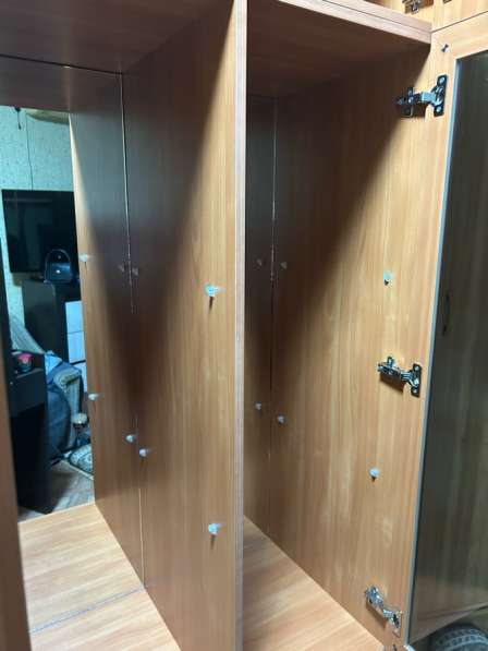 Продается вместительный светло-коричневый деревянный шкаф в Астрахани фото 3