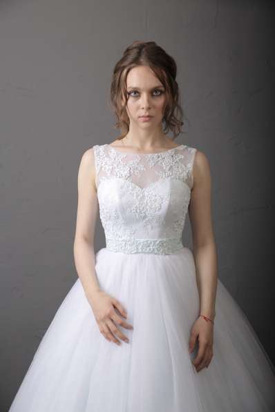 Пышное свадебное платье, р. 40-42, белое с мятным оттенком