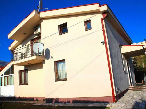 Двухэтажный дом у моря в городе Бар Черногория в фото 10
