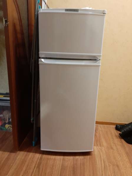 Продам холодильник б/у высота 1,2см