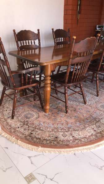 Продается стол и стулья