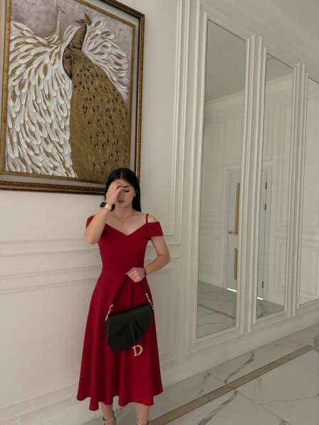 Красное платье