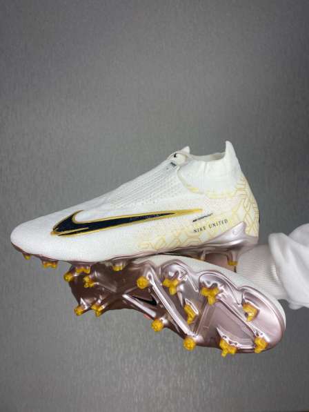 Футбольные бутсы в Москве