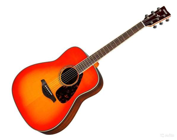 Новая акустическая гитара Yamaha FG820 из массива