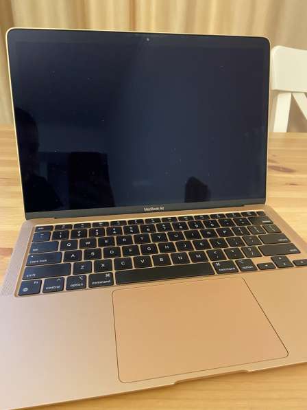 New Apple Macbook Air 13 M1 Chip 8GB/256GB LL/A Gold