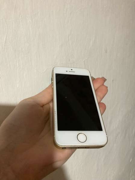 IPhone SE 128гб золото