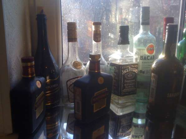 Бутыоь стекло-10 литров и коллекция бутылок элитных брендов- в Ростове-на-Дону фото 3