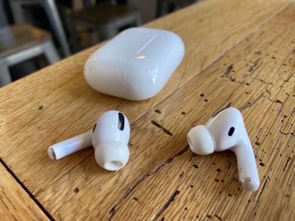 AirPods Pro / Пространственное звучание, шумоподавление