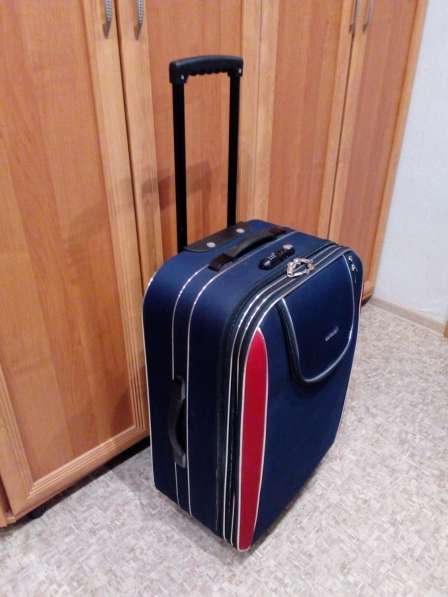 Продам чемодан в Петрозаводске