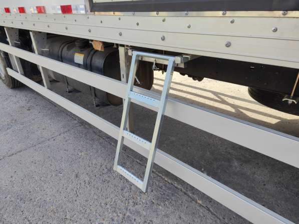 Автомобиль рефрижераторы HINO 4x2 в Москве фото 4