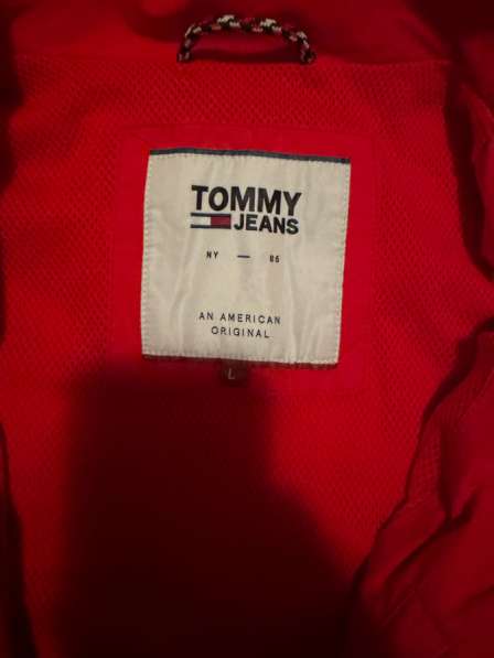 Ветровка Tommy Jeans в Москве фото 3