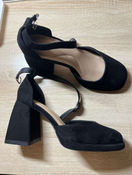 Босоножки черные замша