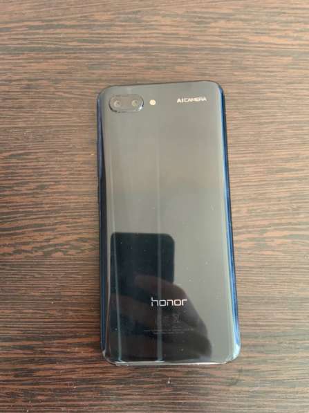 Продам Honor 10