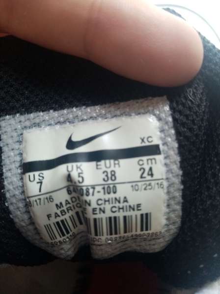 Теннисные кроссовки Nike (оригинальные), новые, размер US 7