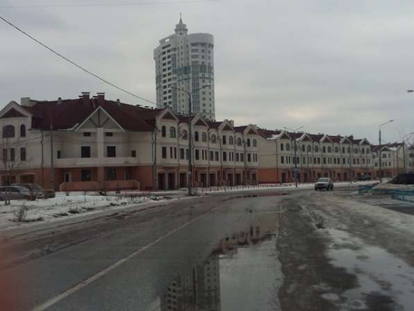Продам многомнатную квартиру в Красногорске. Жилая площадь 344,30 кв.м. Дом кирпичный. Есть балкон.