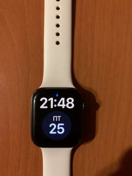 Apple Watch SE оригинал (без коробки) + зарядка