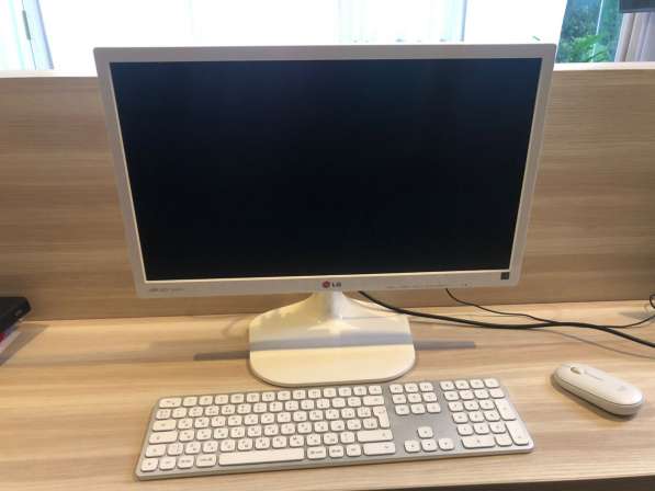 Продам белый монитор LG 22 дюйма, IPS - для дома /офиса