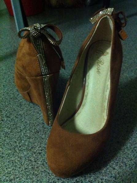 Туфли коричневые на горочке в Омске