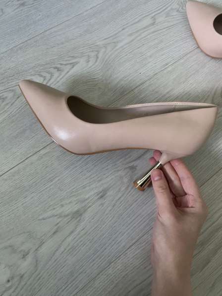 Женские бежевые лодочки в Брянске