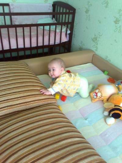 детскую кроватку