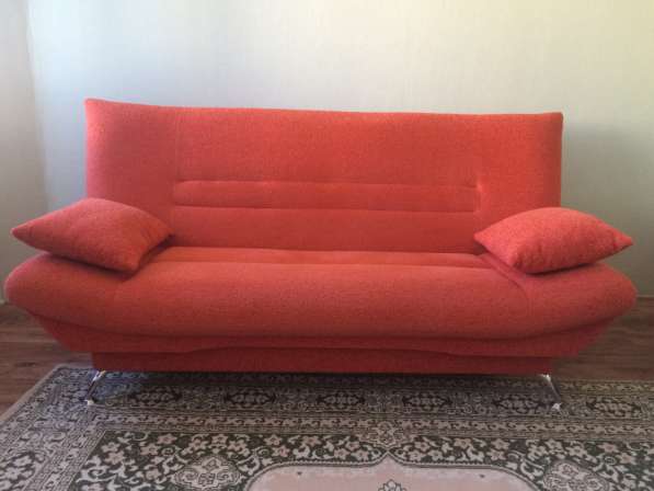 Продам два дивана и кресло