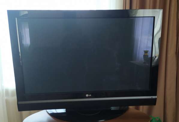 Плазменный телевизор LG42PC51 черный
