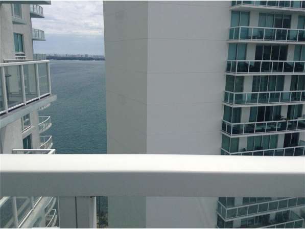 Квартира в Майами с видом на залив в фото 4