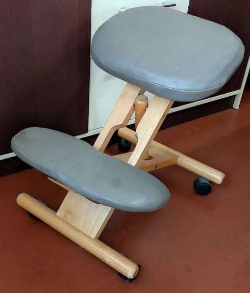 Продам ортопедический коленный стул б/у