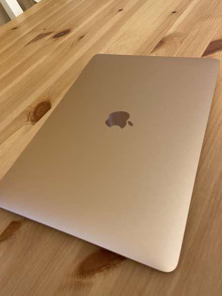 New Apple Macbook Air 13 M1 Chip 8GB/256GB LL/A Gold в фото 3