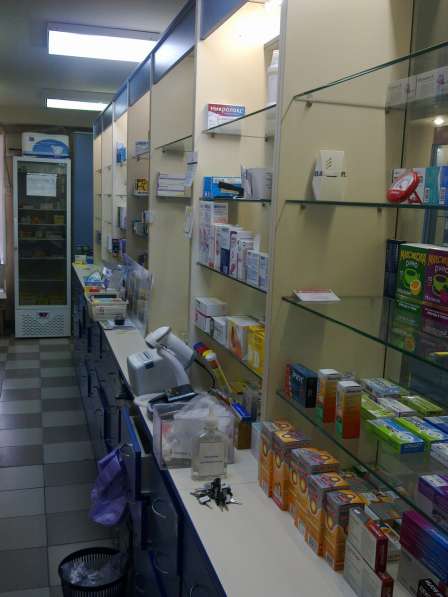 Отдаются бесплатно БУ аптечные витрины в Тюмени