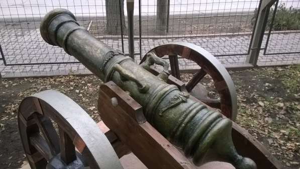 Копия старинной пушки в Новосибирске