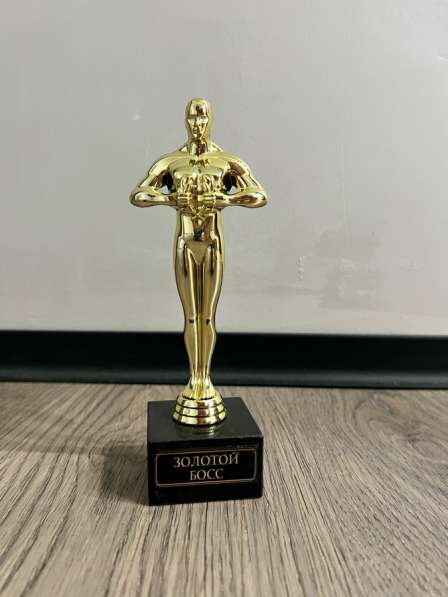 Бронзовая статуэтка Босс