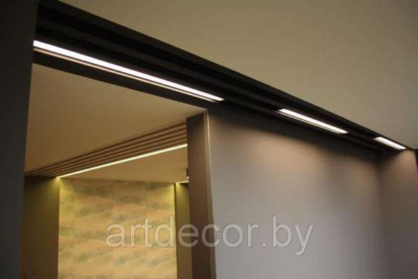 Реечные композиции в интерьере современного стиля в фото 3