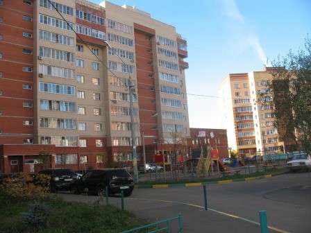 Продам двухкомнатную квартиру в Жуковском. Жилая площадь 90 кв.м. Этаж 1. 