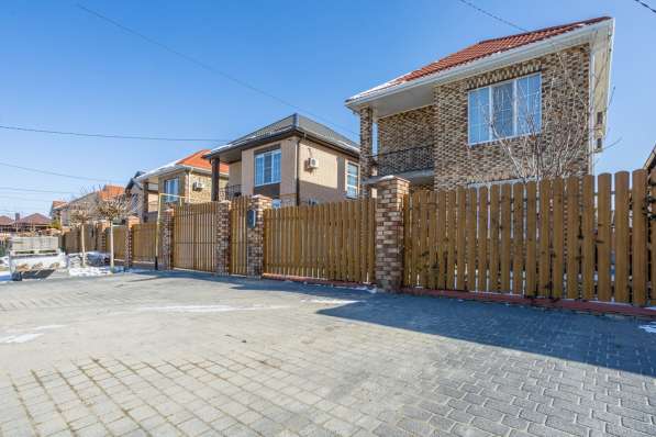 Современный двухэтажный дом в Краснодаре