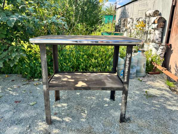 Усиленный стол для слесарных работ