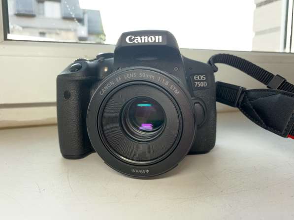 Зеркальный фотоаппарат Canon 750D