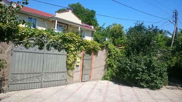 Продается жилой дом 340кв. м. с бассейном Центр ул. Авдеева в Севастополе