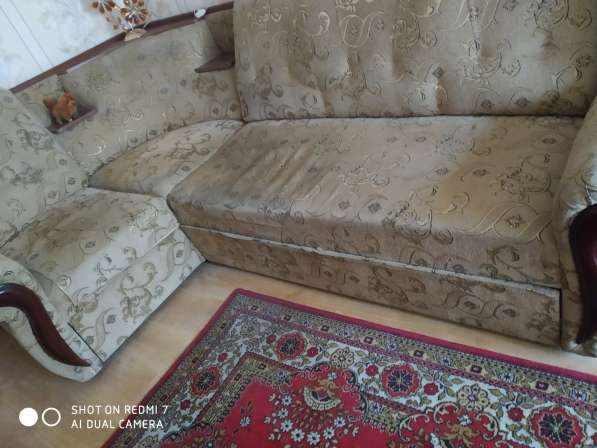 Продам угловой диван б/у очень удобный требует ремонт