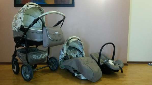 Продам коляску 3 в 1 эксплуатировали для 1 го ребенка в Екатеринбурге