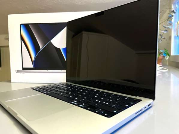 MacBook Pro 14 в фото 6