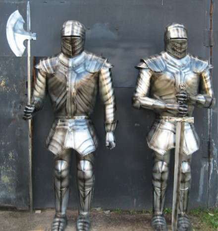 Скульптуры рыцарей из металла в Краснодаре фото 5